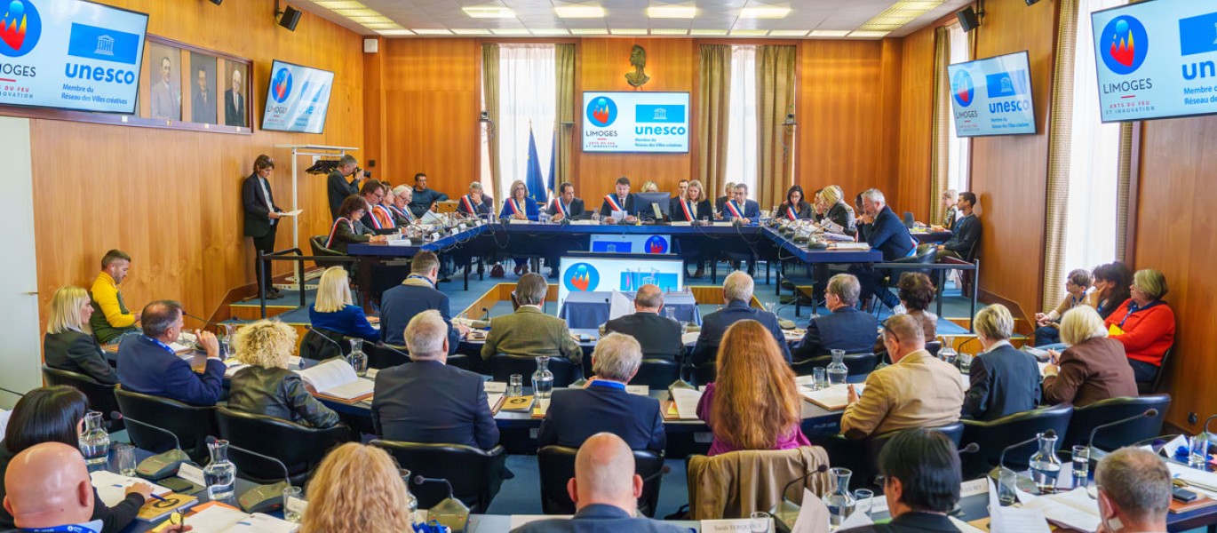 Vue d'ensemble d'une séance du conseil municipal