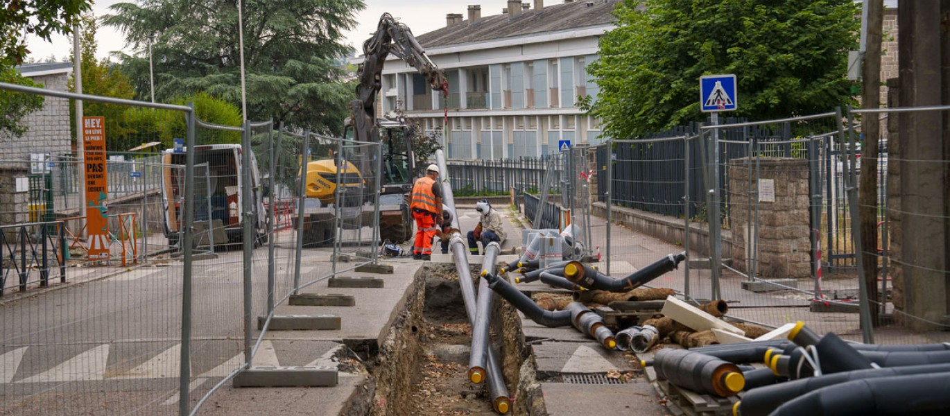 27Vivre à LIMOGES Octobre 2026 - N° 218 Des travaux pour l’avenir Les travaux du réseau de chaleur urbain améliorent le confort thermique avec une distribution plus efficace, réduisent les pertes d’énergie, et baissent la facture de chauffage des bâtiments raccordés. Cela permet un chauffage plus fiable, plus écologique, et des économies sur le long terme.
