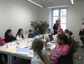 Les élus du conseil municipal des enfants au travail ! 