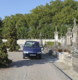 Navette circulant au cimetière de Louyat