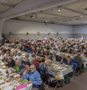 Repas de mardi gras des seniors au pavillon Buxerolles