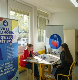 Rencontre entre les étudiants et les acteurs professionnels lors du forum des talents