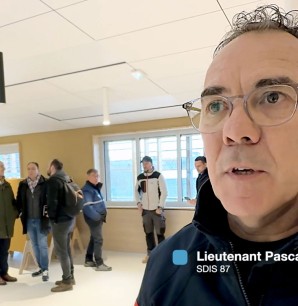 Le Lieutenant Pascal Gorgette lors du passage de la commission de sécurité au restaurant scolaire