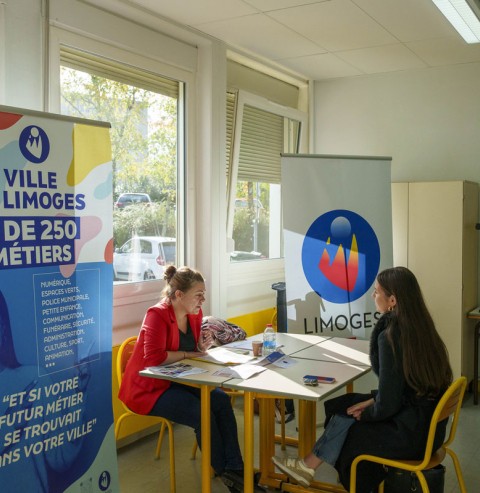 Rencontre entre les étudiants et les acteurs professionnels lors du forum des talents
