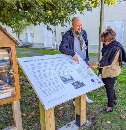 Panneau permettant d'en découvrir plus sur l'histoire de Baune-les-Mines