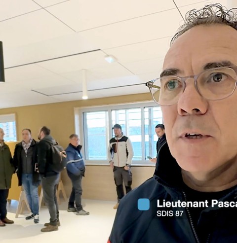 Le Lieutenant Pascal Gorgette lors du passage de la commission de sécurité au restaurant scolaire
