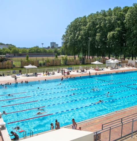 Le grand bassin d'été de la piscine de Beaublanc