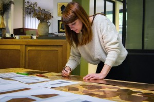 Lise Rathonie dans son atelier
