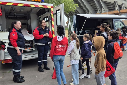 Les jeunes élus à la rencontre de la protection civile lors de la journée uniday