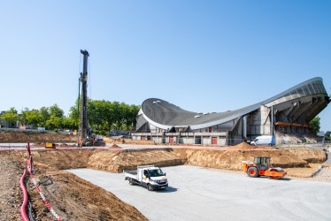 Début des travaux et pose de la première pierre 