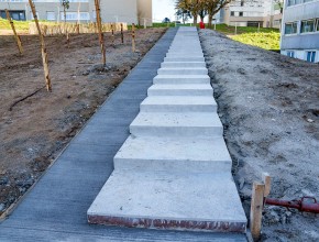 Les cheminements et accès piétons ont aussi été pensés pour faciliter l’accessibilité des poussettes, fauteuils, …. 