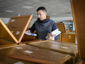 La préparation du matériel nécessaire à la tenue du scrutin